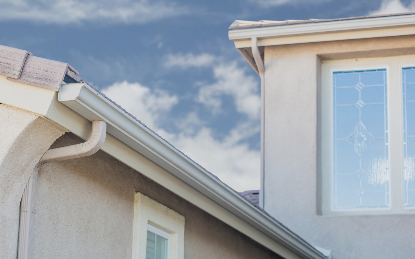 seamless gutter installed in a modern house santa clara ca